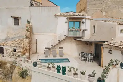 Image de Villa Edda: with a heated (plunge) pool in the city center of Noto