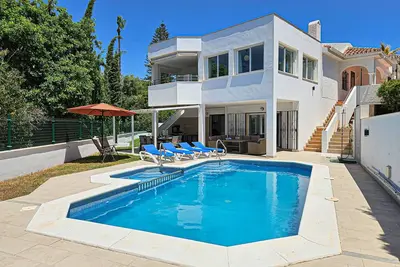 Image de Four bedroom villa with private pool, prime location in Riviera del Sol