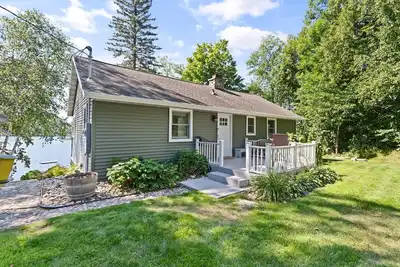 Image de *New* Fairytale Lake Home w/ Sleeping Loft