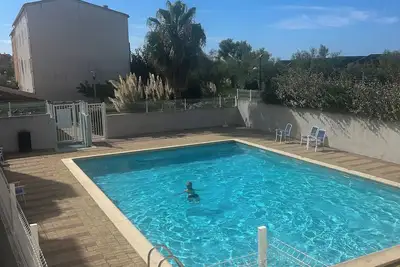 Image de Jolie T2 avec Clim terrasse parking piscine et plage à 5 min à pied!