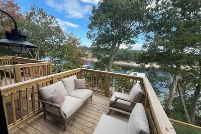 Image de New Lakefront Condo on Herrington Lake Lancaster - Walk to the Marina!