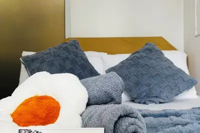 Image de 2 Bedroom Family Unit with Balcony-Beach View Free Parking in Paranaque