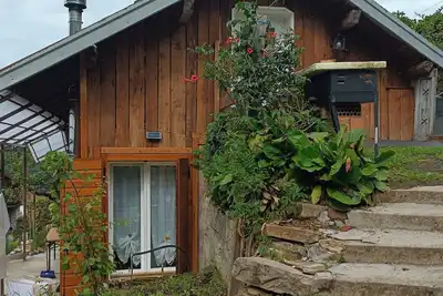 Image de Take a break at this cozy lodge by Lake St. Cross Bl.