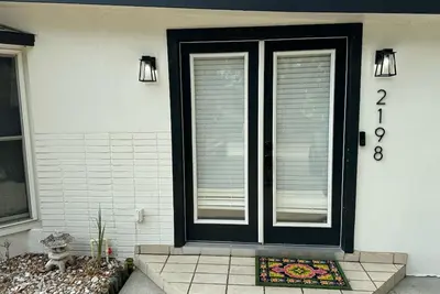 Image de Artsy Oasis - entire house in Clearwater with private pool