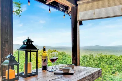 Image de Cozy Cabin with Amazing View and New Hot Tub