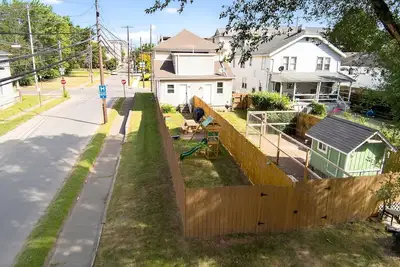 Image de Family Escape w/ Grill, Playground & Picnic Table