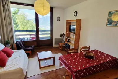 Image de À 250m des pistes de ski, 1er étage, vue montagne, balcon, télévision, casier à ski, 25m²