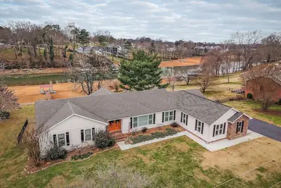 Image de Lakefront w/Private Dock and Walk to Historic Downtown Winchester!