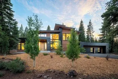 Image de Modernly Appointed 4 Bed 4. 5 Bath Mountain Home with Club Amenities