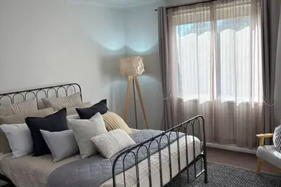 Image de New Property Special-100m Highton Village - $150/n