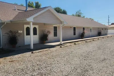 Image de Bring The Whole Crew, We've Got Room!