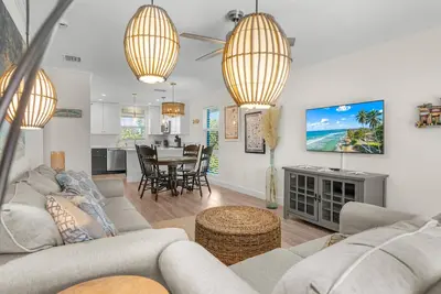 Image de Now Available – Seashells of Sanibel Unit 28 on West Gulf Drive with Beach Acces