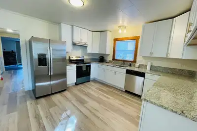 Image de 3 Br + futon, 2 bath home, near Gunstock Mountain & Lake Winnisquam!