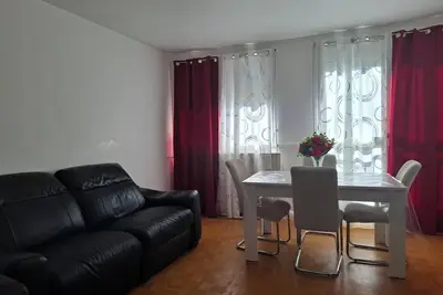 Image de Parenthèse en famille, amis ou travail - F3 spacieux • WiFi bureau dédié parking