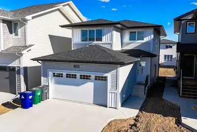 Image de New Modern & Luxury 3br+2. 5 Bath w/Garage Home in Saskatoon, Sk