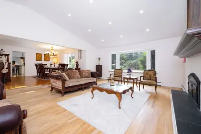 Image de White Rock Luxury Retreat 5br Surrey Home w/ Pool