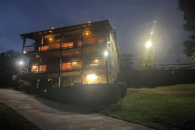 Image de Lakefront covered dock sleeps 12