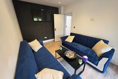 Image de 5 Beds, 7 guests, Private Garden, Free Parking