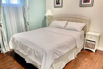 Image de Modern basement Apartment in Luxury neighborhood Edmonton