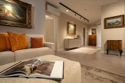 Image de Rooms with contemporary furnishings, artwork and old paintings.
