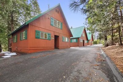 Image de Cedar Cabin Riverfront Retreat with Deck & Breathtaking Views