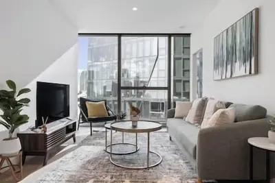 Image de City Centre 2br Apt ~ Best Location w/ Gym & Pool!