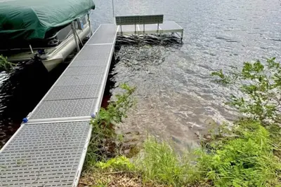 Lake Minerva w/Dock bring boat on Trails