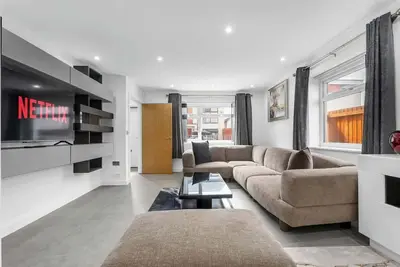 Image de Sleeps 6 Manchester home by City SuperHost