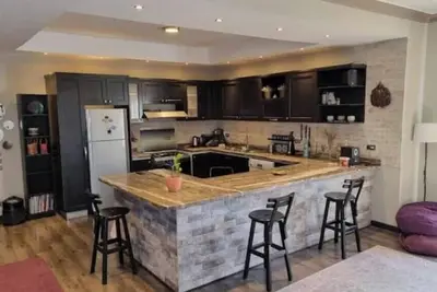 Image de 4-bedroom apartment in charming Beverly Hills with pool