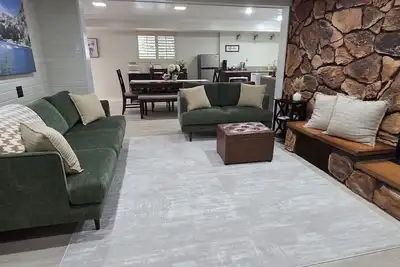 Image de Modern 3br/2ba Getaway in Layton - New remodel, Ski \"Greatest Snow on Earth\"