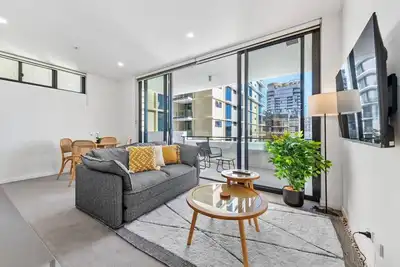 Image de Sunny, Stylish & Central Best Location! Pool & Gym