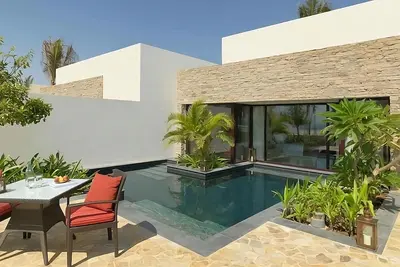 Image de Beach Retreat! Spa Facilities, Onsite Pool, Beach Access! Near Al Hisn Beach!