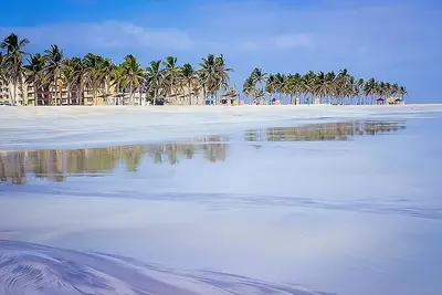 Image de Relaxing Beach Stay! Free Parking, Onsite Swimming Pool, Gym & Spa Access!