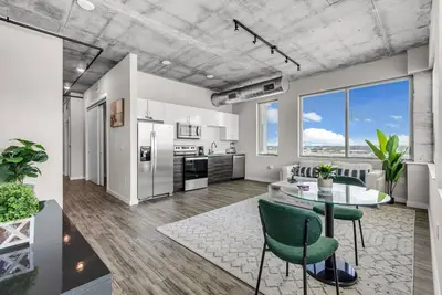 Image de Tropicana Field 1 Bed in Downtown W/ Free Parking