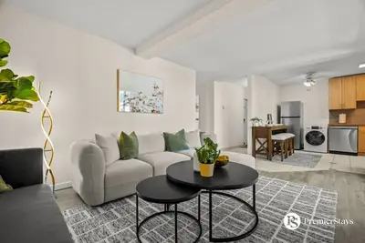 Image de Live the 17th Ave Lifestyle » Secure Parking » Ac