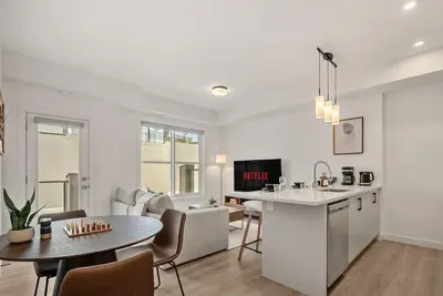 Image de Executive Suite with King Bed » Garage » Ac » 65`