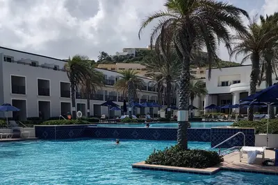 Image de Luxury 3‑Br Oceanfront Condo, Beach, Pools & Views