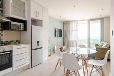 Image de Kmg Apartments at The Apex - Two-Bedroom Apartment with City View