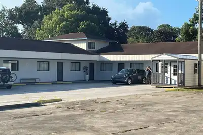 Image de Newly remodeled 14-room hotel in charming St. Mary's.