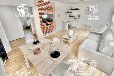 Image de ✈️🚆Grand T2 Rez de chaussée Hyper centre - Navette* & Sauna* + 🅿️Parking