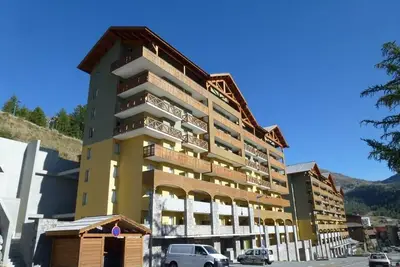 Image de À 50m des pistes de ski, 1er étage, balcon, télévision, 35m², Isola 2000