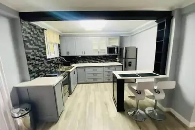 Image de Wonderful 4-bedroom combined apartment with Ac in Carnbee