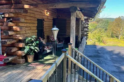 Image de The Cooperstown Cabin, 8min to All Star Village, 15min to Dreams Park, Sleeps 10