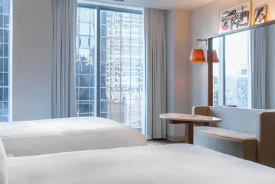 Image de 2 Serene Rooms with 2 Queen Beds and Designer Furnishings - Explore Seattle!