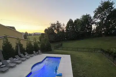 Image de Welcome to the Appalachian Oasis. Pool home with  4 bedrooms, 3 bath and gym.
