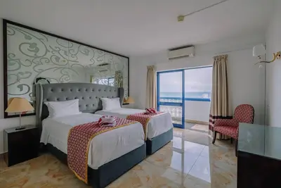 Image de Beachfront Hotel with Indoor & Outdoor Pool! 2 Homely Units with Full Kitchens!