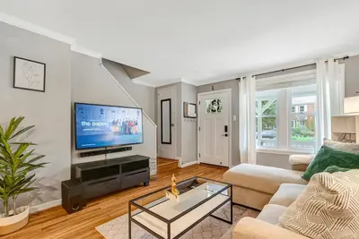 Image de Alexandria Getaway • Minutes from Downtown D. C.