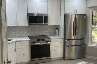 Image de 55+ gated adult com. in Monroe Nj. 2/2 B Condo everything new sits on 18 hole🏌