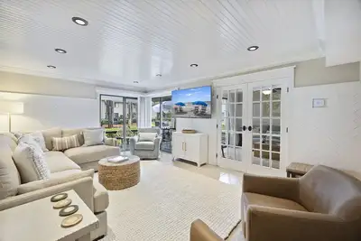 Image de Harbour Master - New Shipyard Property! - Monthly Rates Through 2/28/26!