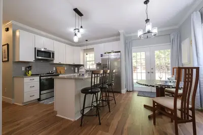 Image de Enchanting spacious and comfortable newly renovated house near Chapel Hill.